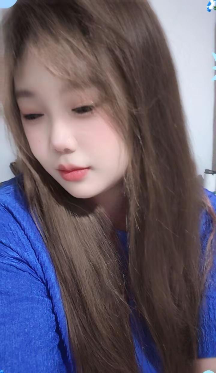  我可以很认真地去爱，但永远不会做失去自我的恋爱脑。爱意是相互的，你愿意向我靠近