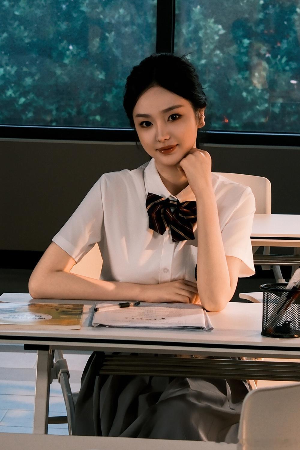 演员艺洋挑梁短剧《玫瑰囚徒》 温婉千金破镜重圆 