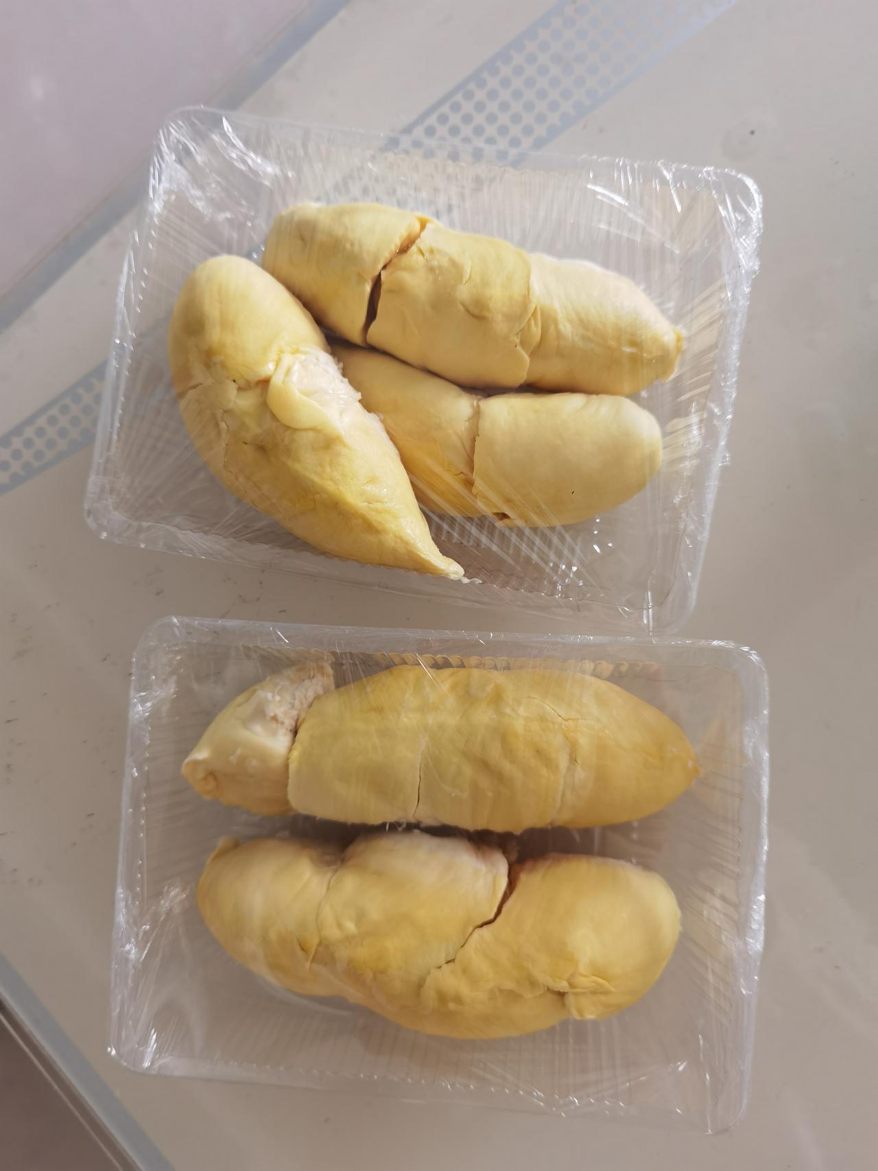 原本接受不了榴莲气味的我，自从上个月买了一个泰国金枕榴莲品尝后，居然爱上了榴莲那