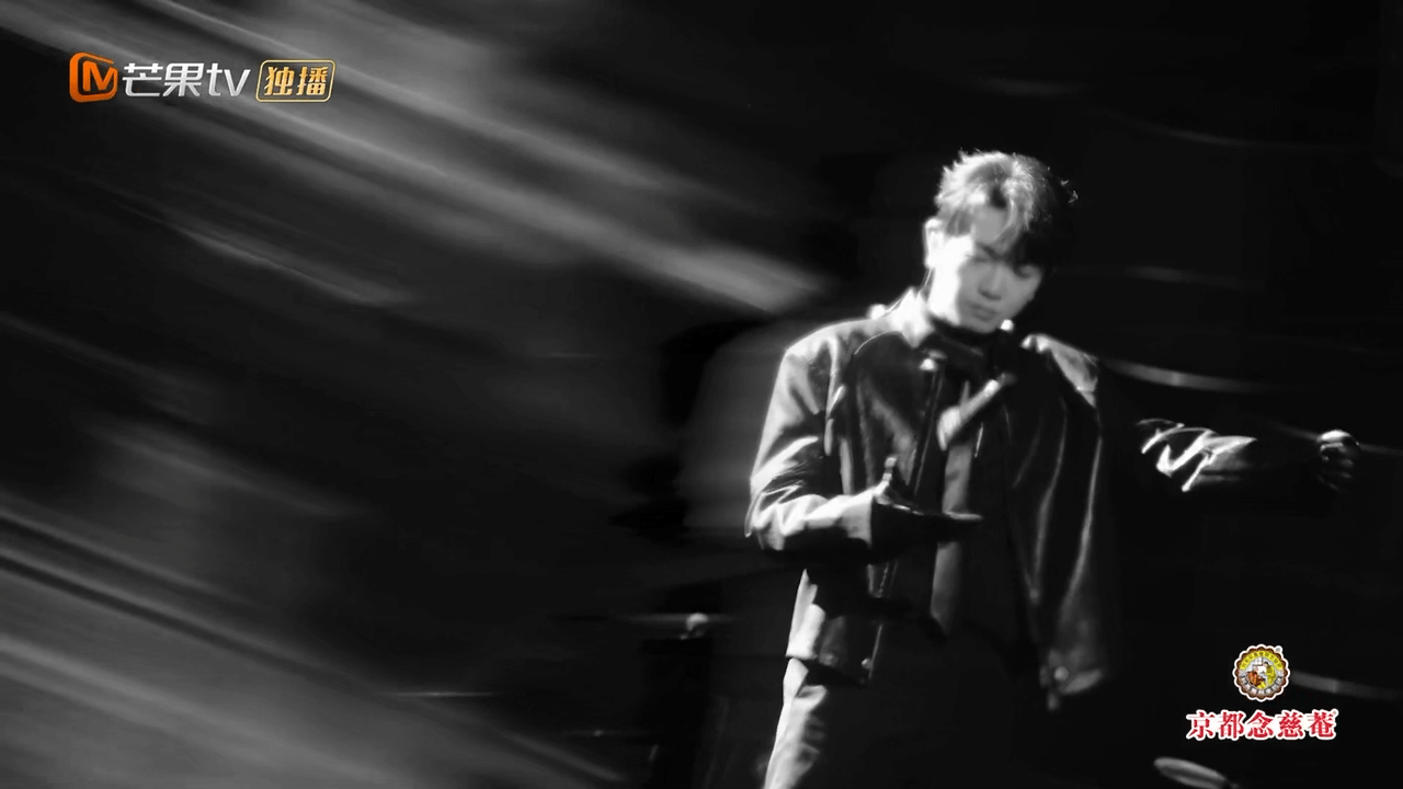 颜人中在声生不息把话筒扔了皮衣+小离开梦回某门简直夯爆！谁来懂懂扔话筒这一下！又