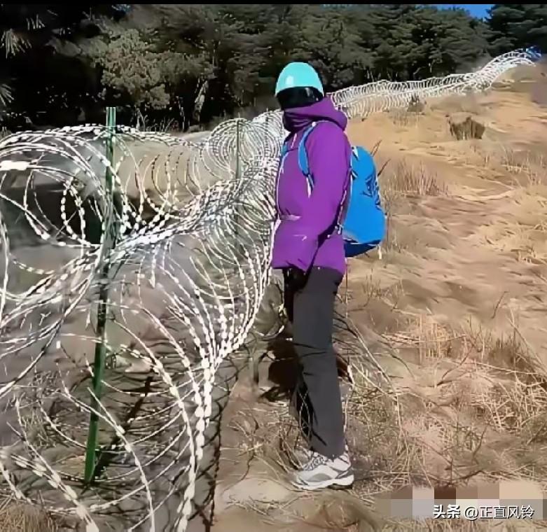 这样的游客可疑吗？浑身上下裹满，一寸皮肤都没露，啥目地，弄个背包把泰山背回家！？