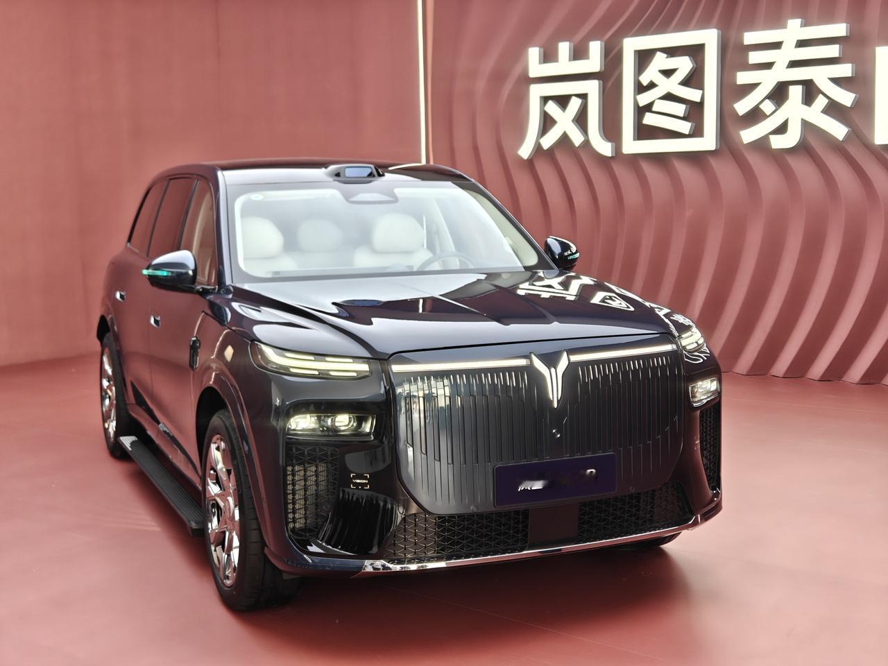 “移动的家”该是什么样子，电车通从泰山X8上看到了岚图的答案。
5米2的车长和大