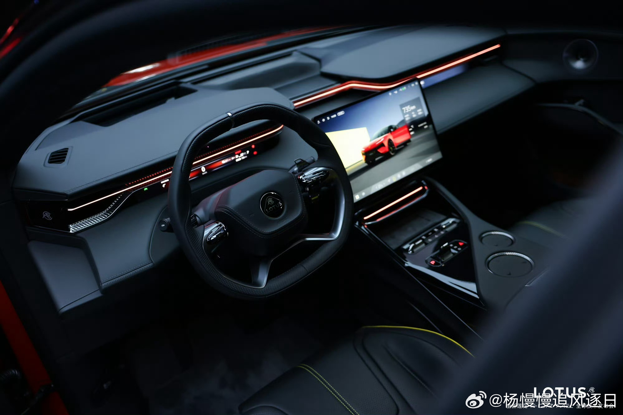 我一直想要一台没有里程焦虑、又硬核的高性能SUV，昨儿刚发布的路特斯For Me