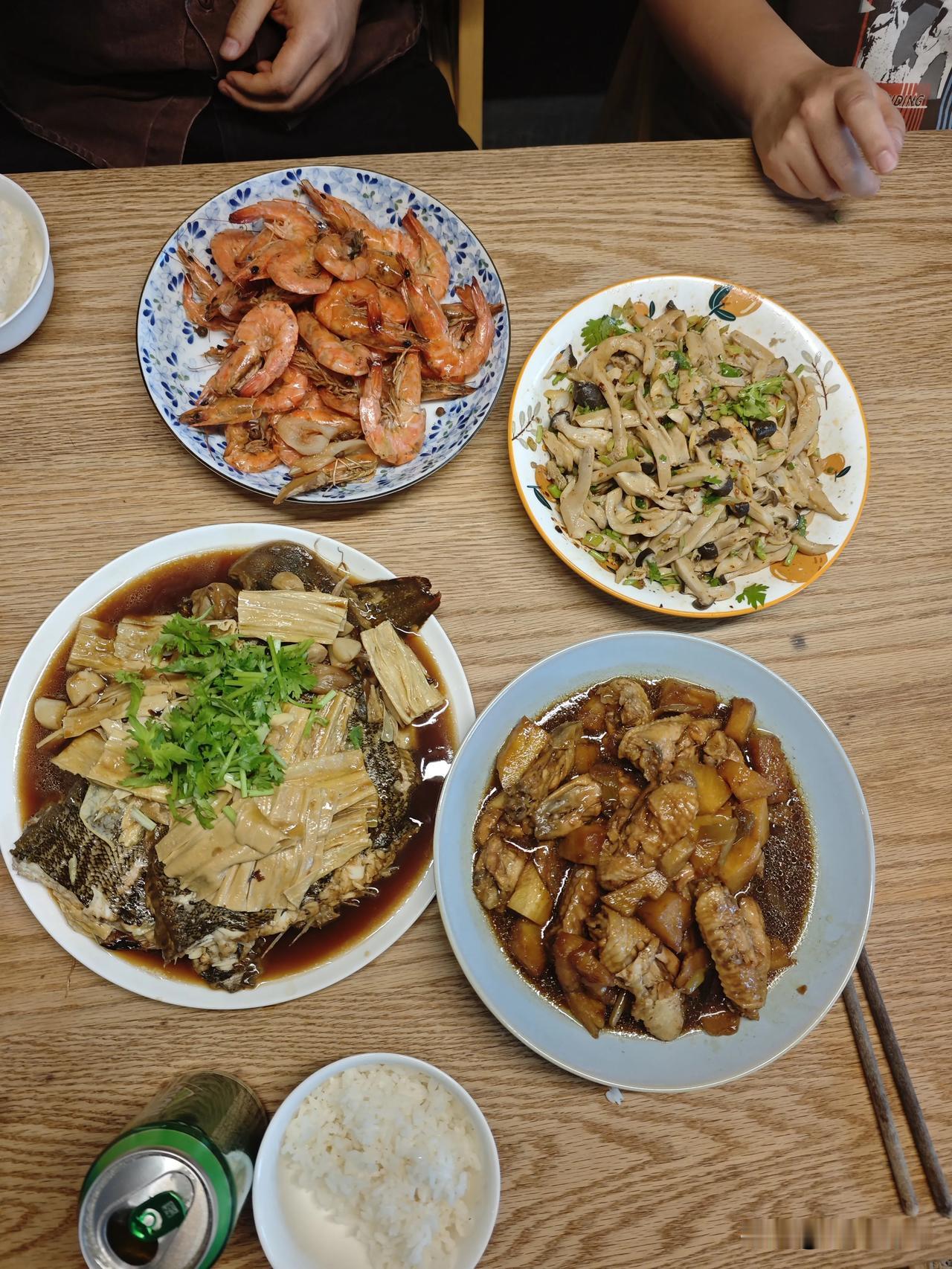 看看这个周末我们给孩子们做什么好吃的了。

昨天下午接完孩子，晚上做了四个菜，有