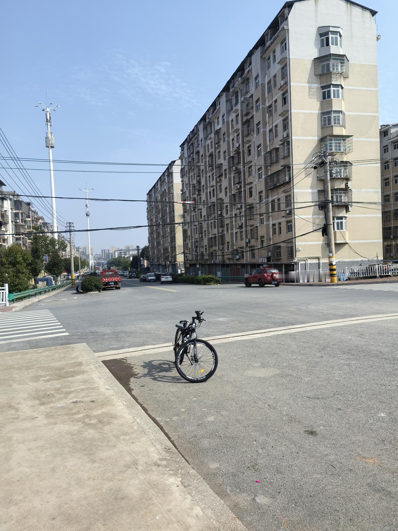 受伤的心治愈起来可不容易，但也不是没招。我觉得倾诉很重要，之前我失恋特痛苦，跟朋