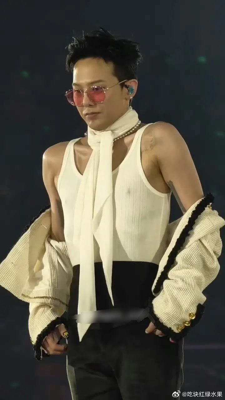 老龙也馋煎妮的直角肩了 