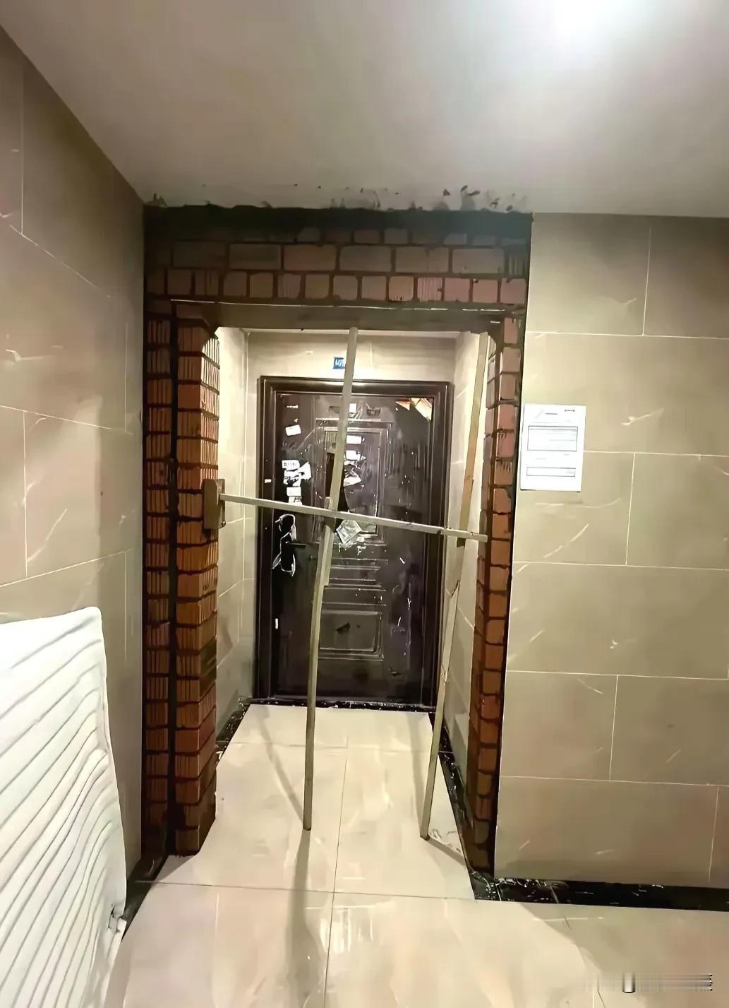 这个业主干了我不敢干的事！你们说这样的做法，邻居或者物业会干涉吗，对于这样的举动
