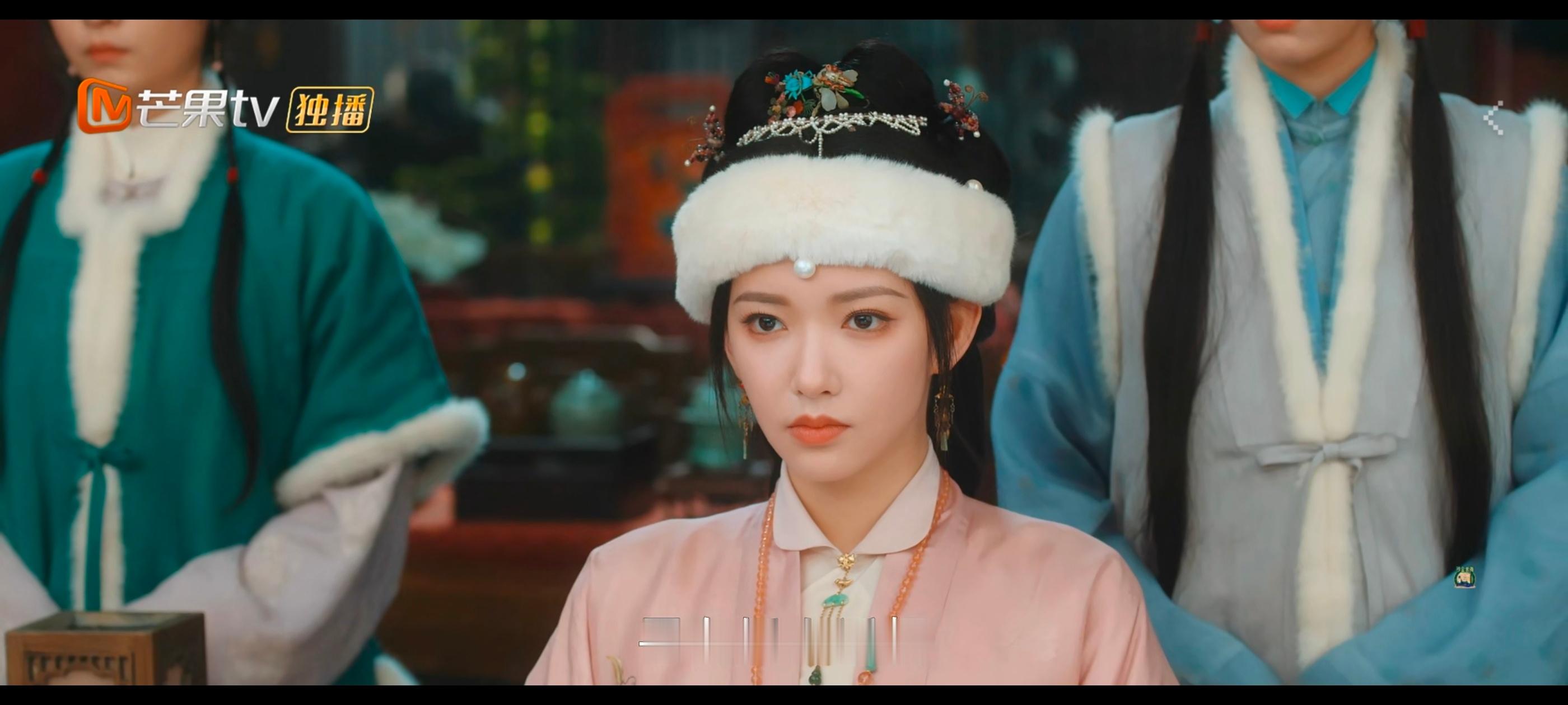 这剧打光滤镜和运镜都蛮横短味的，剧情能看下去其他女性角色 