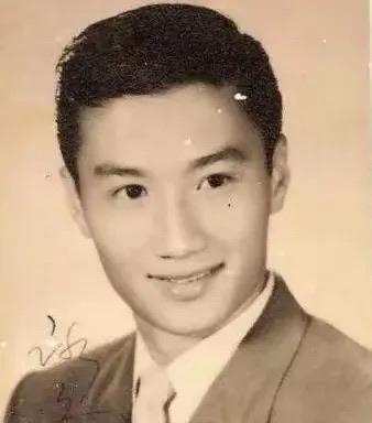 再见四哥！谢贤离世，享年89岁，一代人的港风落幕了

刚刚看到消息，心里挺感慨的