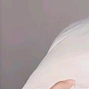 人生下半场，少解释，少迎合，少消耗。把时间留给睡眠、散步、阅读和喜欢的人。日子慢