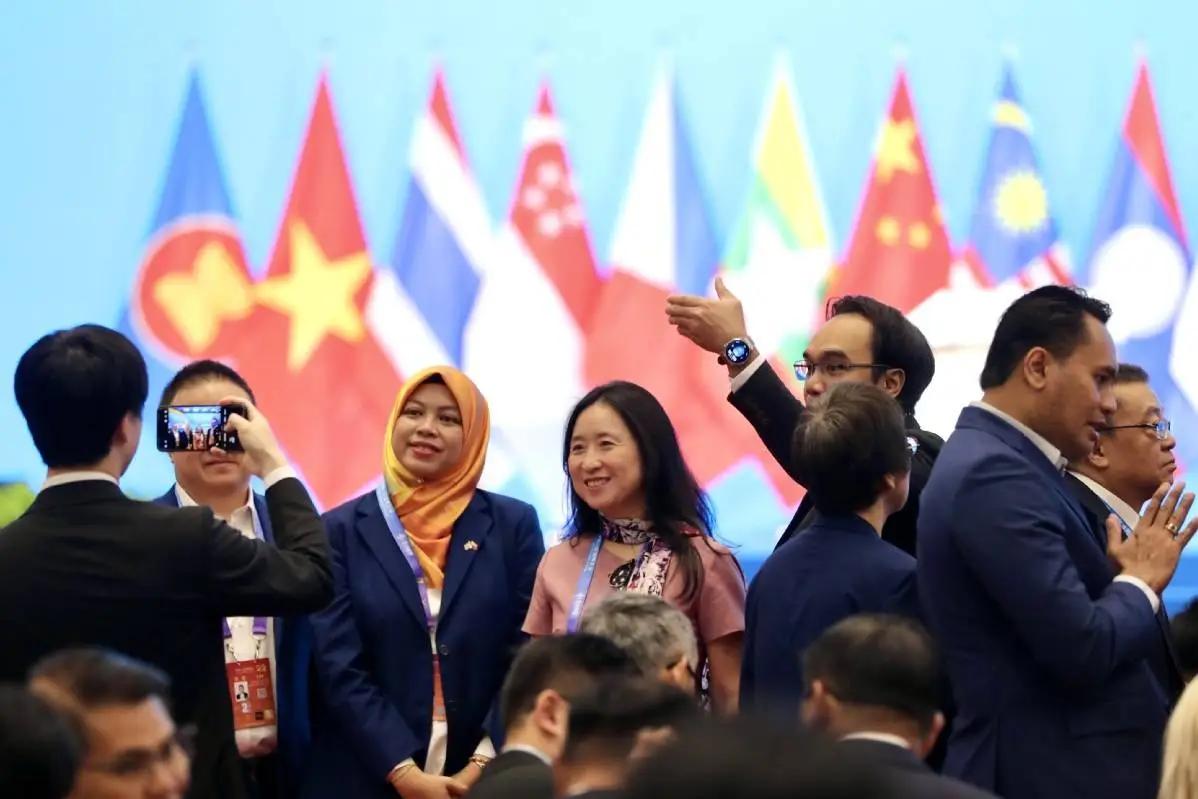 彭博社带头认输了！东南亚押注中国成功，各国一片欢呼令白宫尴尬

彭博社近日发表了