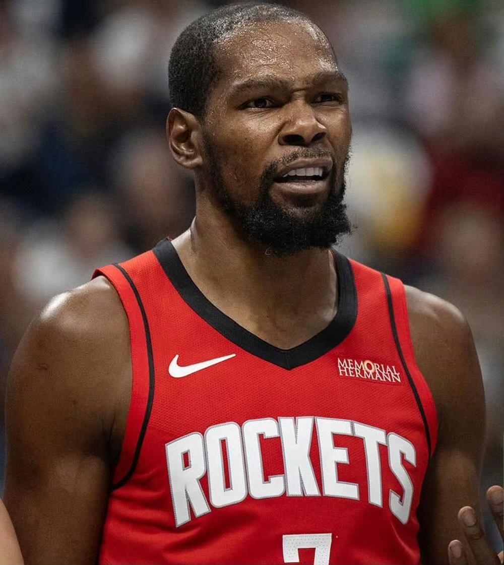 杜兰特将缺阵G4，火箭若被横扫有巨变吗？
今天杜兰特参与了球队录像课，但骨挫伤让