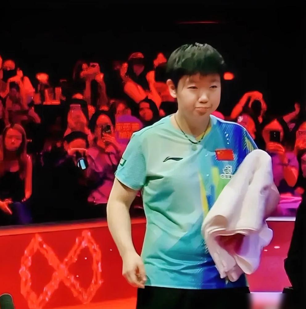 孙颖莎太狠了，直接在王曼昱的赛点上，连捅了5刀，硬生生把冠军抢了回来！
 
要知