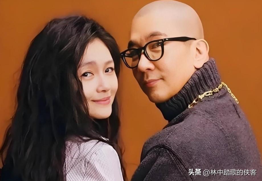 男人果然最懂男人！
刚才我跟我老公说起具俊晔天天去大S坟前守着，随口问了句：“你