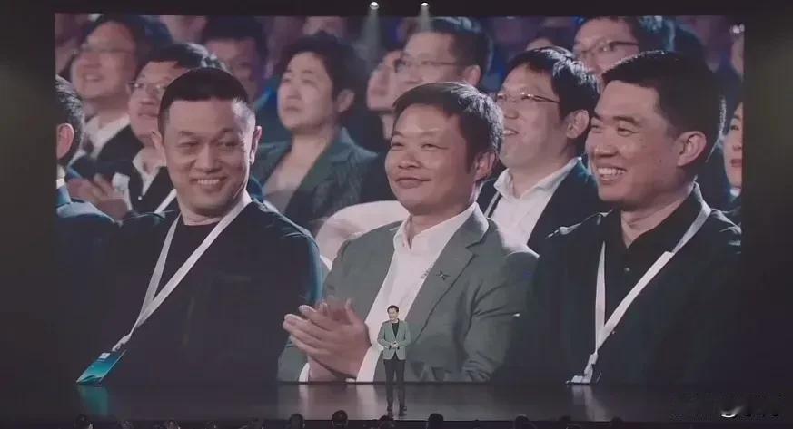 小米SU7今天上市了21.59万起步，那么问题来了吉利银河E8和小米SU7该如何