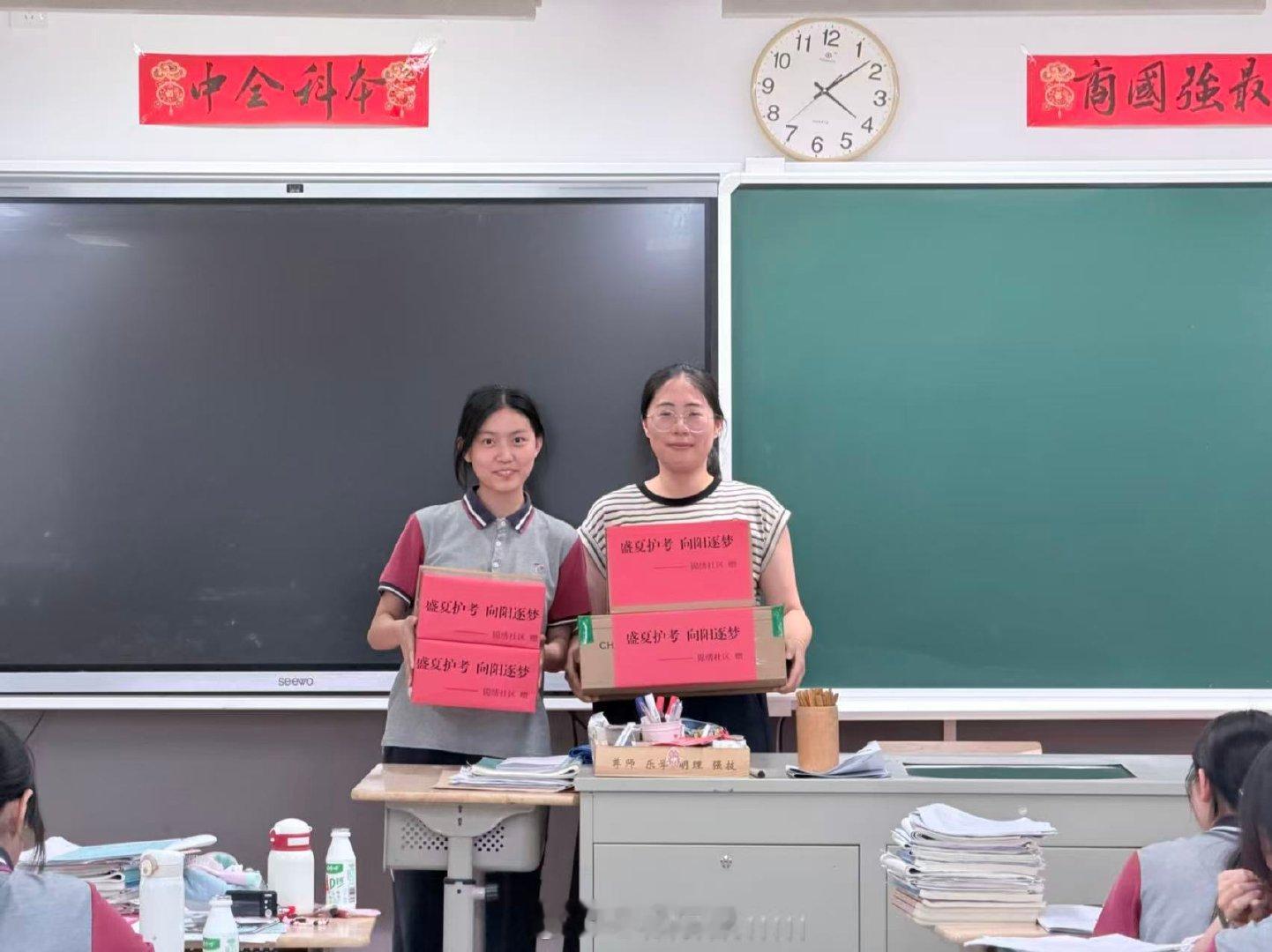 宁波暖心护考守护青春梦想助力学子圆梦 6月2日，高考临近，宁波市镇海区庄市街道锦