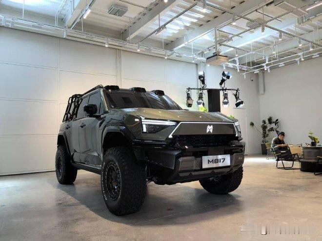 华为乾崑ADS高阶智能驾驶系统，实现全场景辅助驾驶覆盖城市、高速与复杂越野路面，