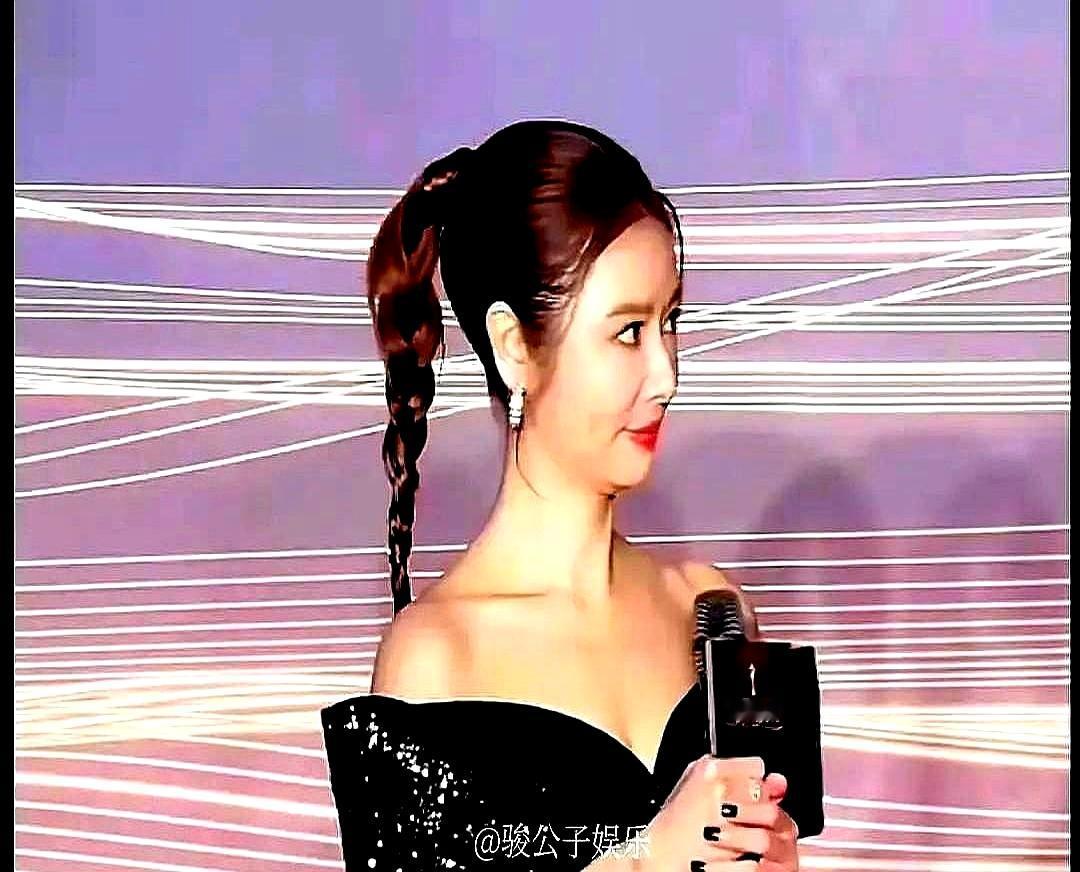 林心如红气养人美出圈，徐若瑄却被嘲“脸垮”尽显疲态，可谁能想到，这看似输惨了的“