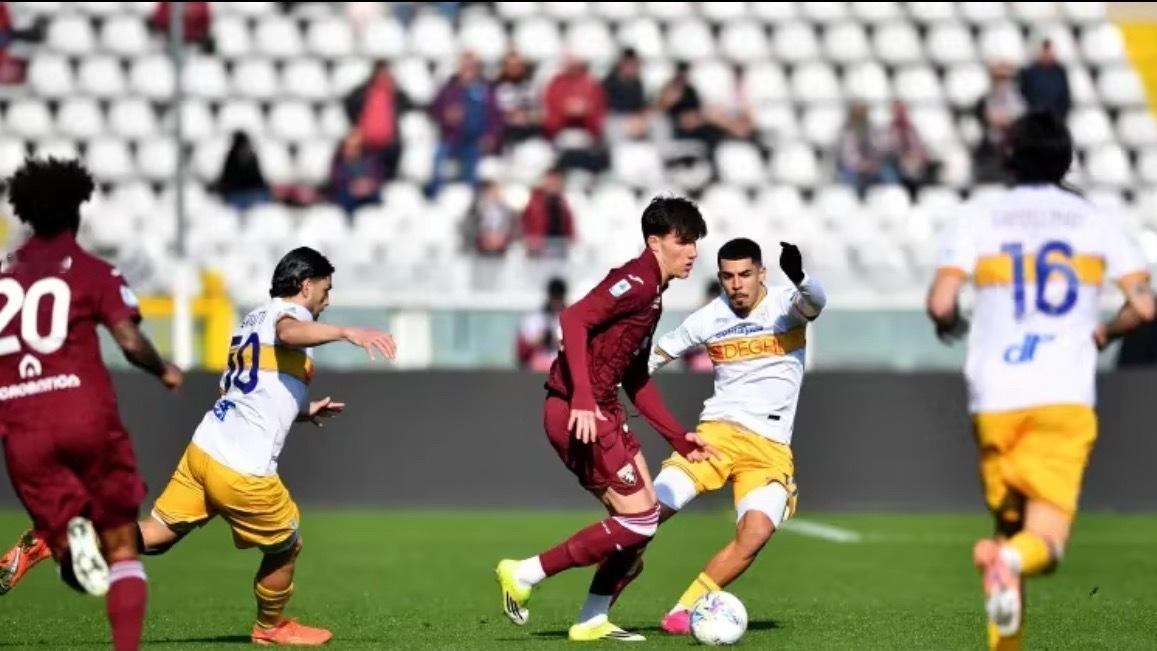 亚当斯制胜+帕利里封神！都灵1-0终结4连败 莱切8轮不胜陷保级危机北京时间2月