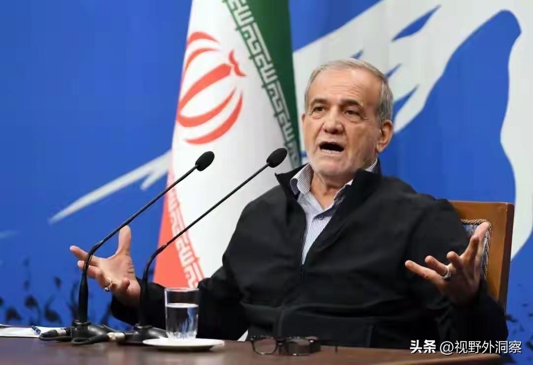 伊朗总统貌似摆设，却也因祸得福。
        伊朗的总统是全国人民直接选举产