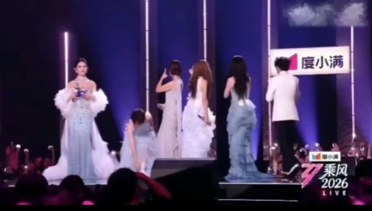 谢楠：只要我不尴尬，尴尬的就是别人。从鞋里掏小抄，这心理素质绝了。谢楠从鞋里拿出