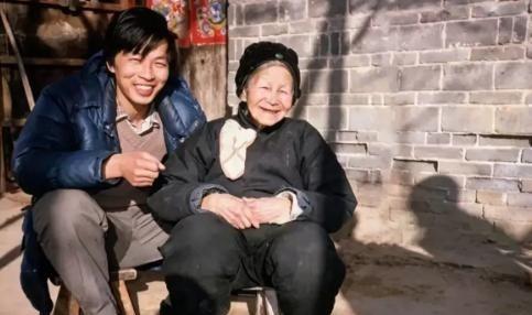 1978年高考恢复后第二次高考中20岁的刘震云与17岁的弟弟刘晓云同时步入高考考