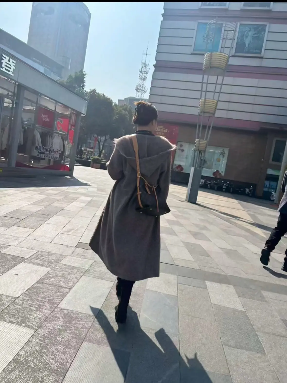 给所有男人一个提醒 你有钱没钱真没那么重要 只要你能让一个女人觉得跟着...