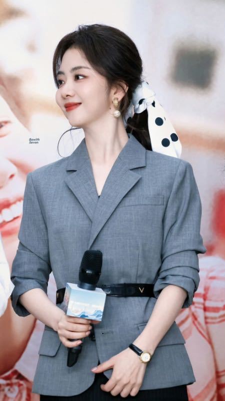 歌手谭松韵顶号演员谭松韵 谭松韵《我的山与海》剧宣爽翻！方婉之专属KTV正式营业