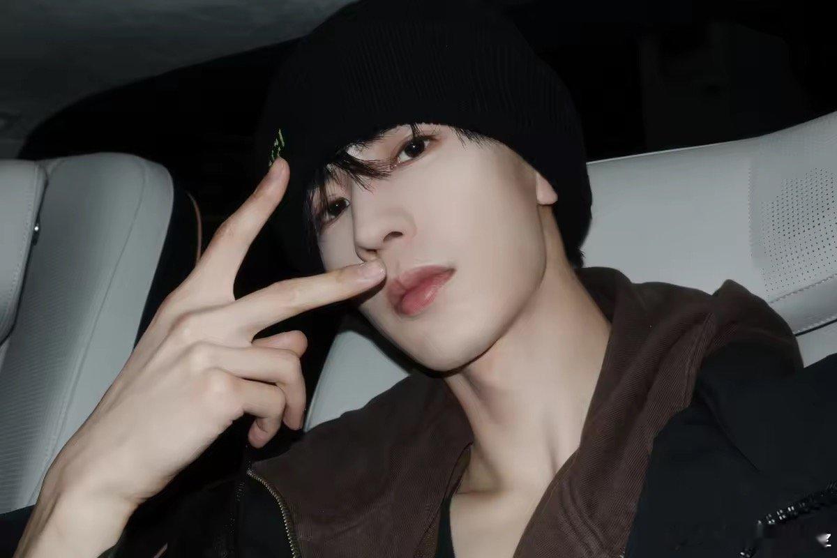 张凌赫 让其他演员先拍完 明明最累却最懂事，张凌赫真的又软又暖！ 