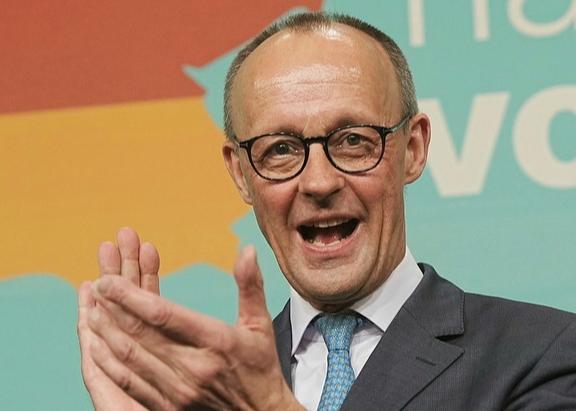 德国总理莫茨访华，被外界视为“姗姗来迟”却意味深长。一方面，他以“不耐烦”著称，