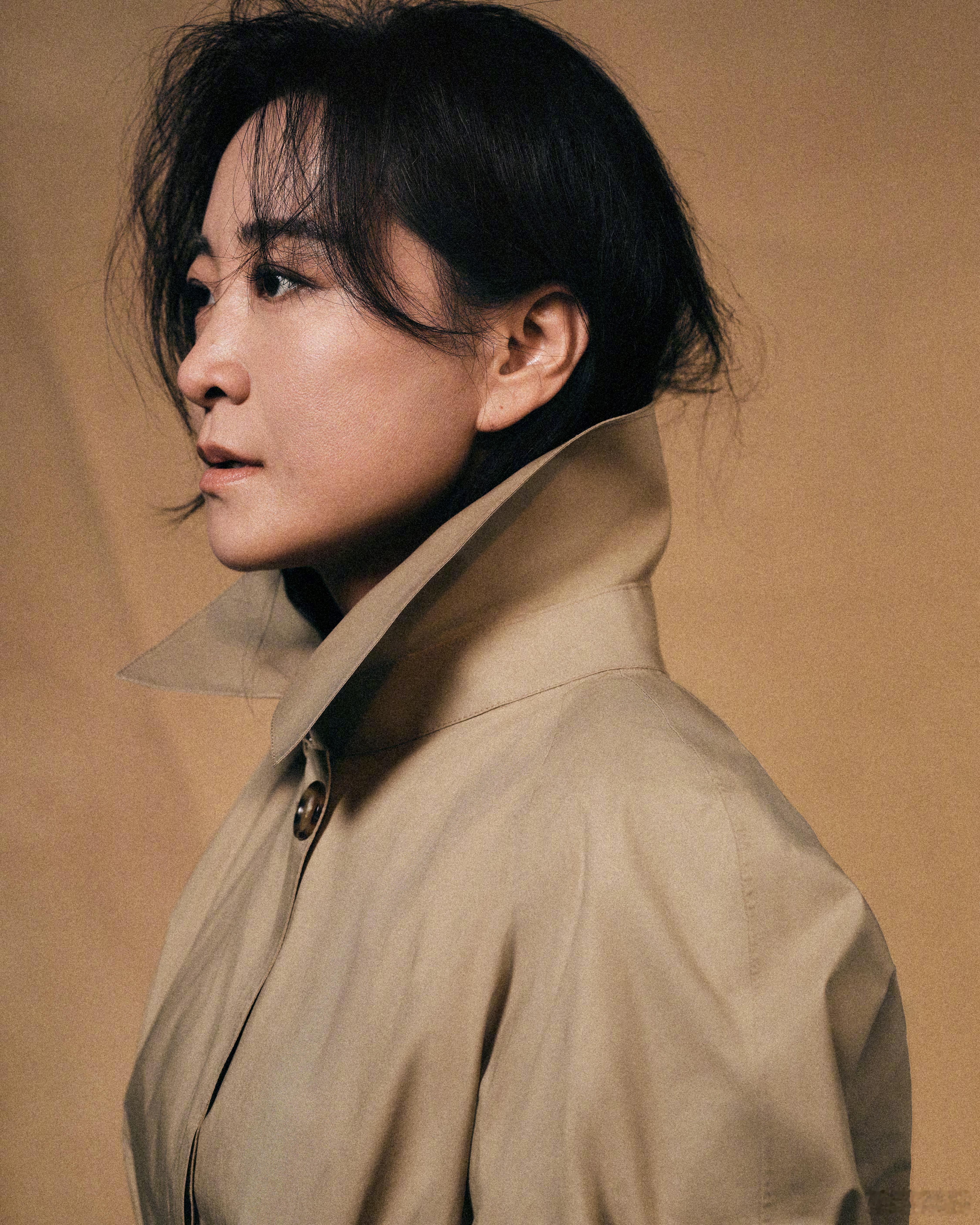 #贾玲深V黑裙# 贾玲深V黑裙造型优雅大气~我们玲儿真的好美[哇]恭喜贾玲导演?