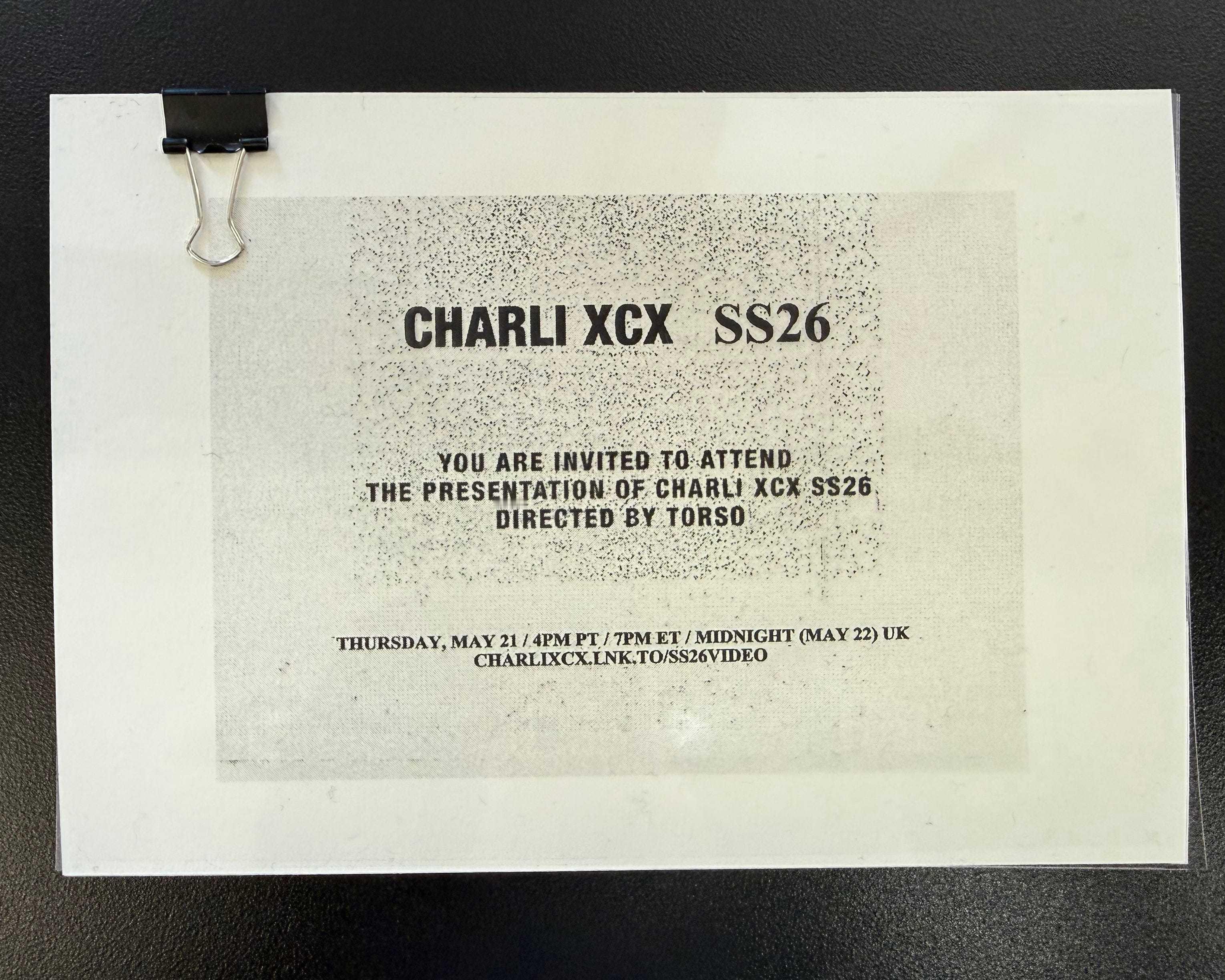 Charli xcx 似乎发布标题「SS26」歌词进行神秘预热，北京时间5月22