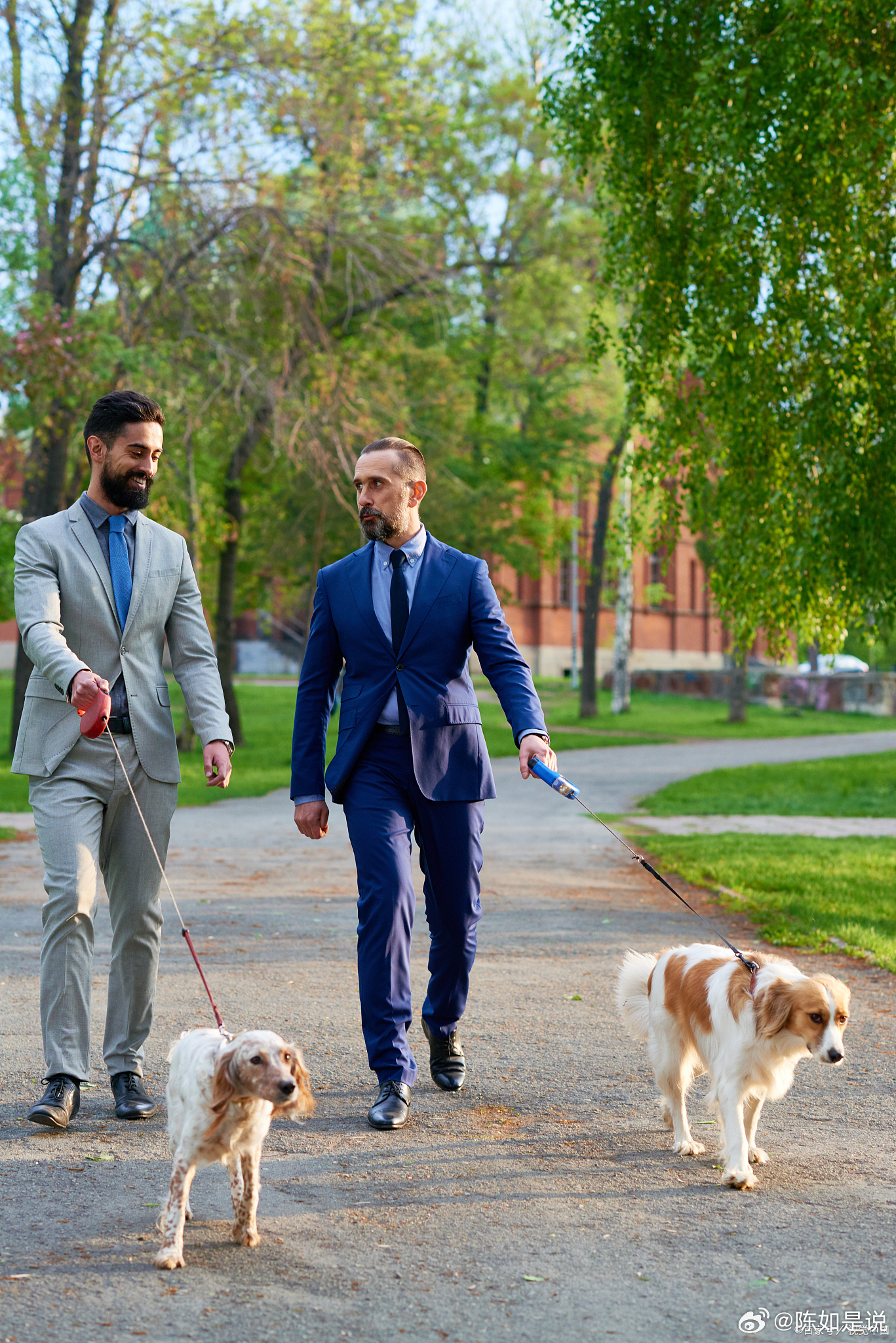 美军从巴林卡塔尔约旦阿联酋等国的军事基地出发，出动飞机或者导弹对伊朗进行打击，或