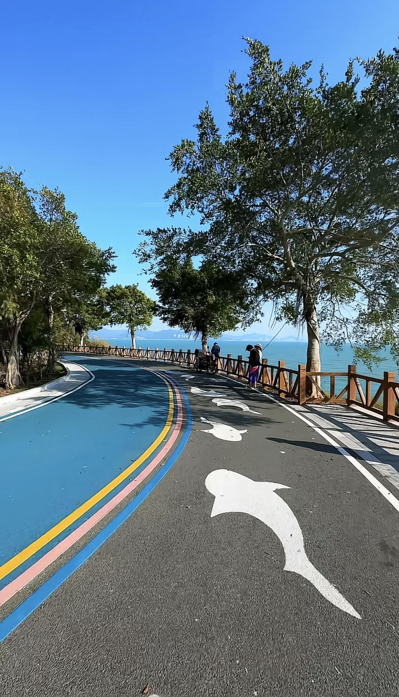 烟台养马岛升级改造可不可以和这个图片一样，公路路面也做一下改造，而且把公路和海距