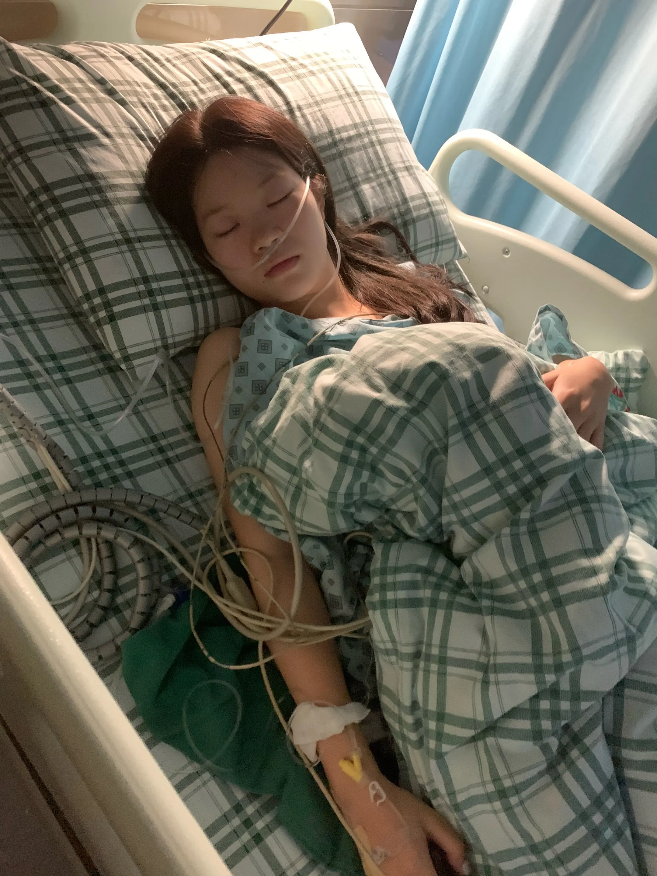 在发光和发热之间 选择了发病 （谢谢姐妹们关心 稍微请三天假  突然的...