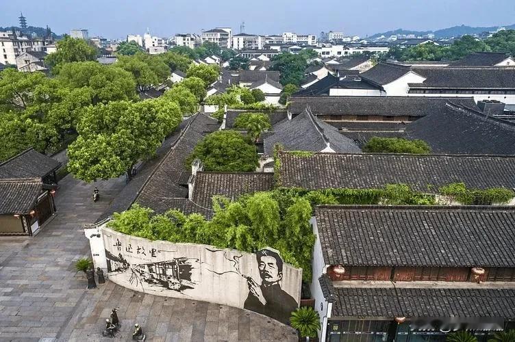 一直听闻绍兴是座充满韵味的历史名城，终于，我与家人一同踏上了这片向往已久的土地，