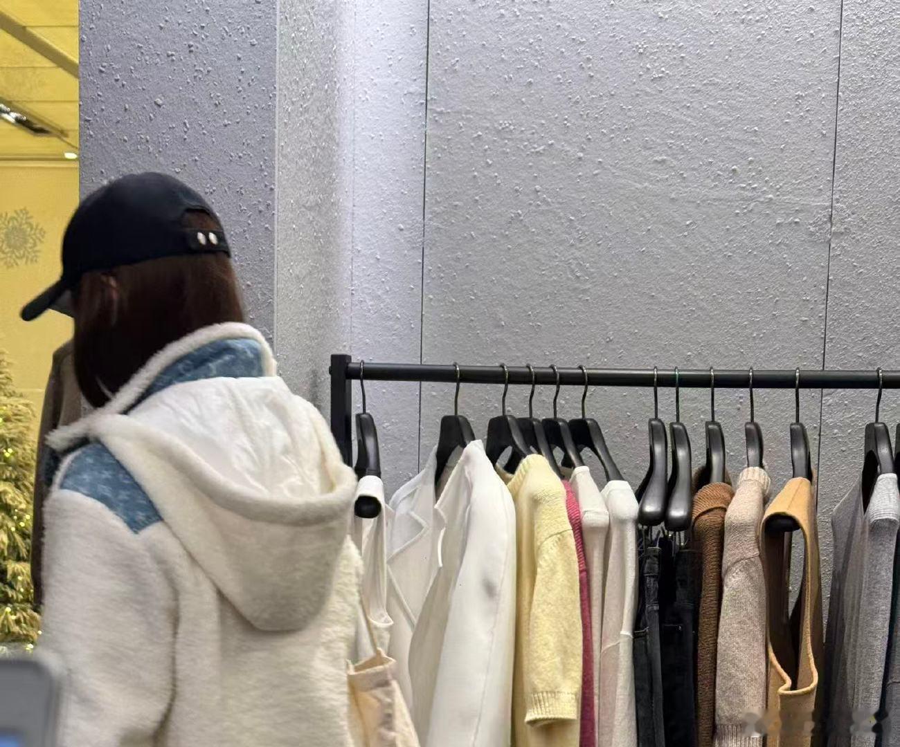上海偶遇angelababy逛服装店 上海偶遇angelababy逛服装店，啊啊