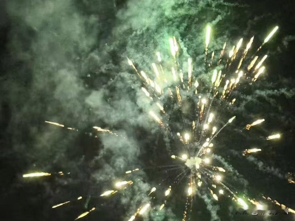 天南地北大拜年春晚魔术很神奇,谁能揭密? 
昨晚（2026年2月16日）央视春晚