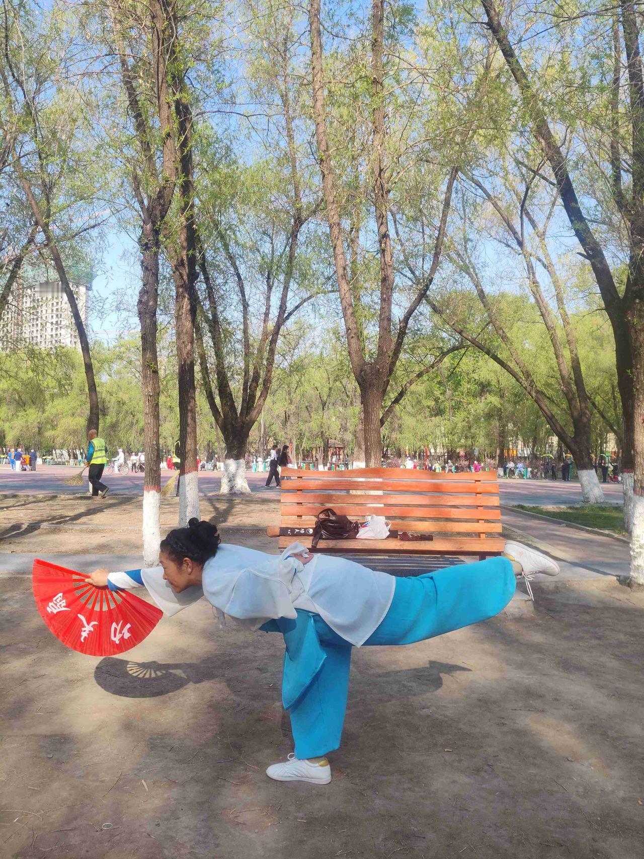 我的今日状态：😁轻松愉快
我这里的天气：☀️晴天
这里是黑龙江省肇东市人民公园