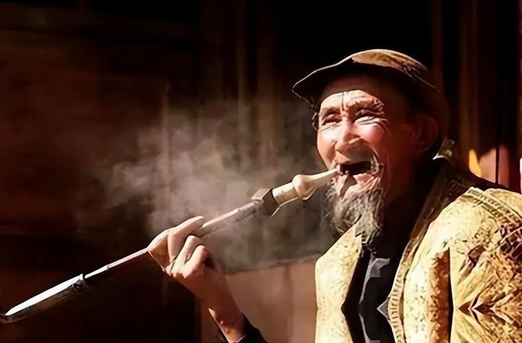 一个一辈子打光棍、烟斗从不离手的男人，居然活到了133岁？
要是今天有人拿这事去