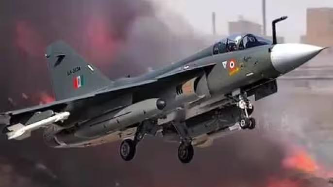 印度一光辉战机着陆时坠毁2月23日训练后着陆直接坠毁，战机彻底报废，所幸飞行员弹