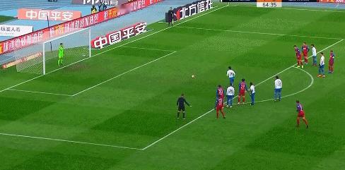 看了谢蒂内主罚的两个点球，不免想到了一位天津籍的国脚！
他就是曹阳，一个在场上除