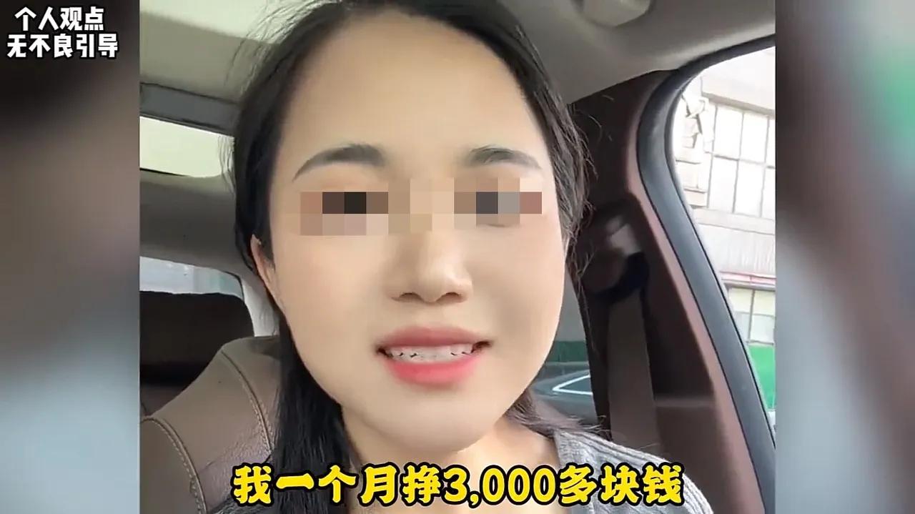 两年前老公心疼老婆上下班来回跑，直接花35万买了一辆奔驰C260给她当代步。这才