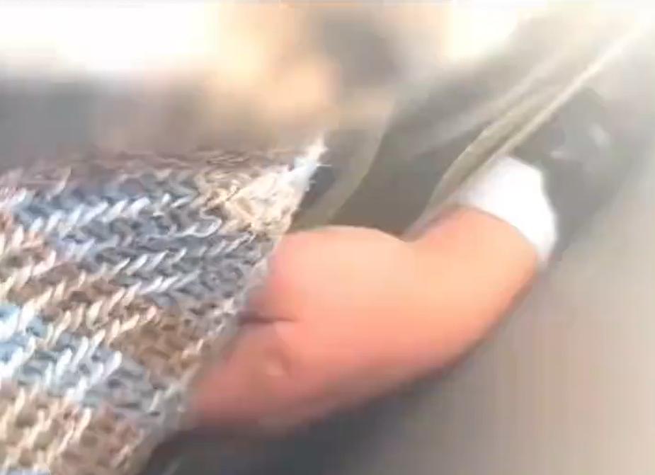 重庆女孩在公交车上遭男子两次威遭遇猥亵时全程冷静取证、勇敢对峙，最终将施害者送交