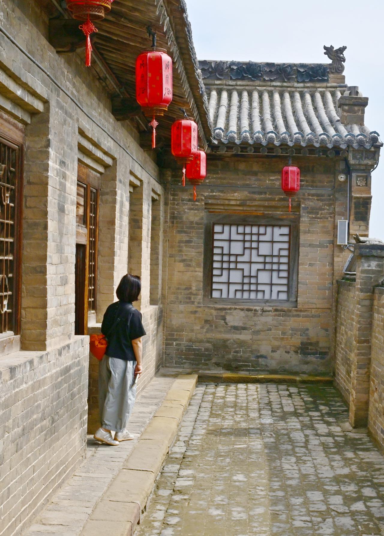 夫妻之间，有几人真能做到同甘共苦？

女人往往能和男人同甘，却不能共苦，所以日子