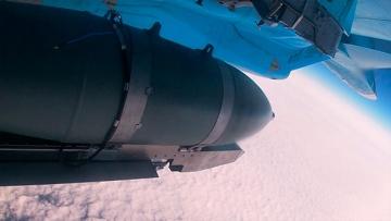 Su-34 的机组人员向边境地区乌克兰人的头上投下了航空炸弹

俄航空航天部队 