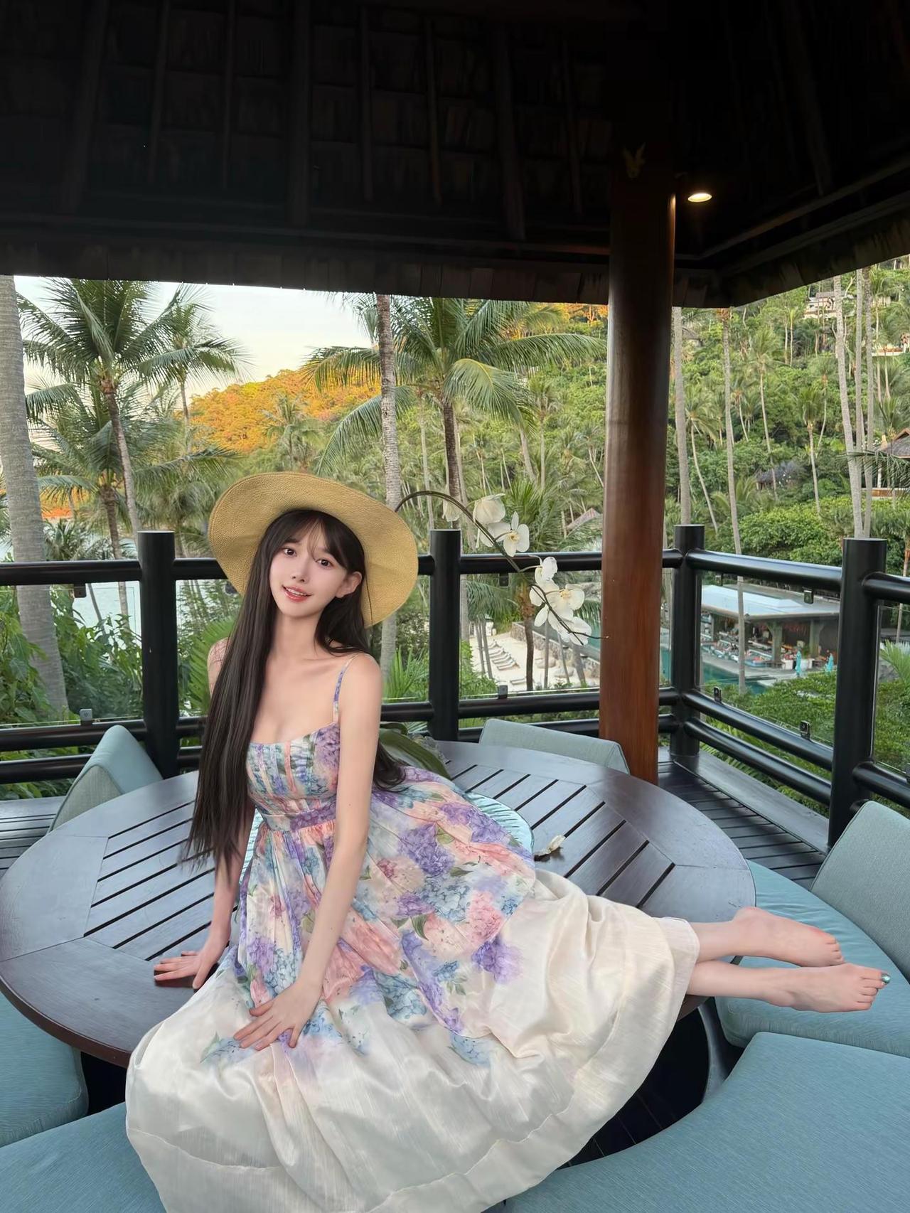 东南亚海岛游。海边度假穿搭 甜美度假look 海边白裙穿搭 热带小岛