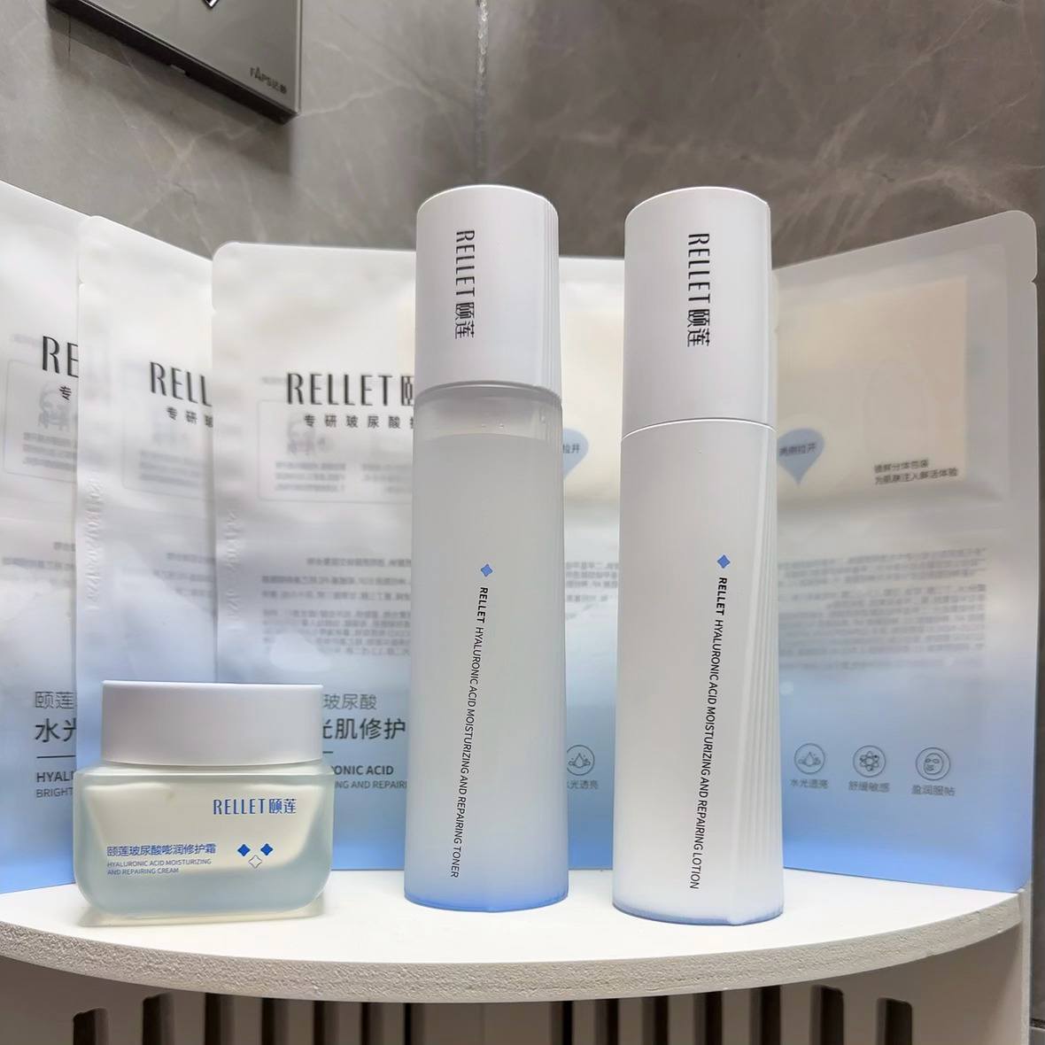 感谢这次收到的有面膜+水乳+嘭嘭霜！大厂福瑞达出品，很用心～分体面膜已经快用完啦
