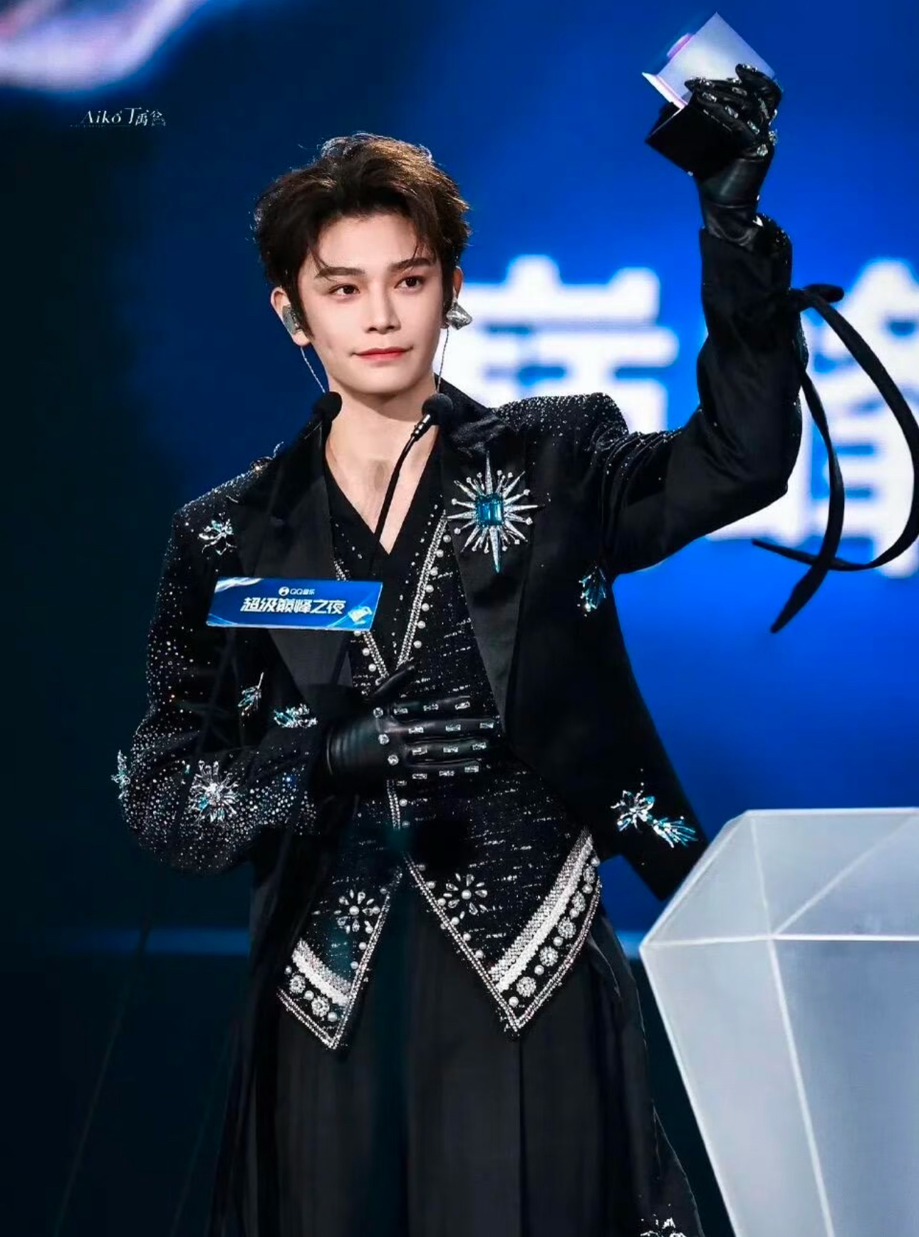 宝儿，就这样别在书包上了吗