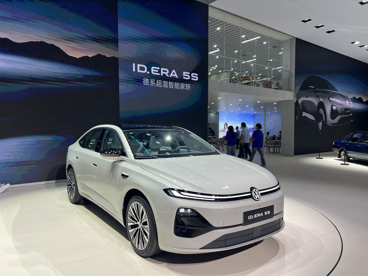 逛完成都车展上汽大众展台，ID.ERA 5S的上市，在10‑15万家轿市场扔下一